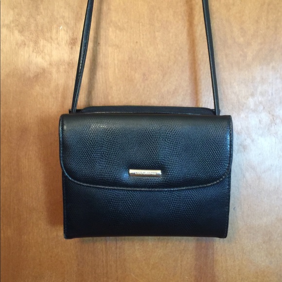 Liz Claiborne Handbags - 👜🖤 Claiborne black purse 🖤👜 small